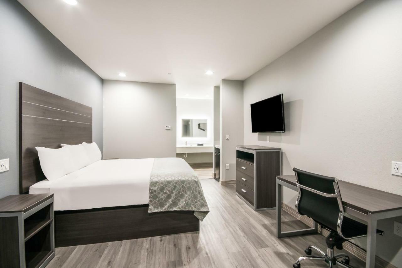 Americas Best Value Inn & Suites Northeast Houston I-610 Exterior foto