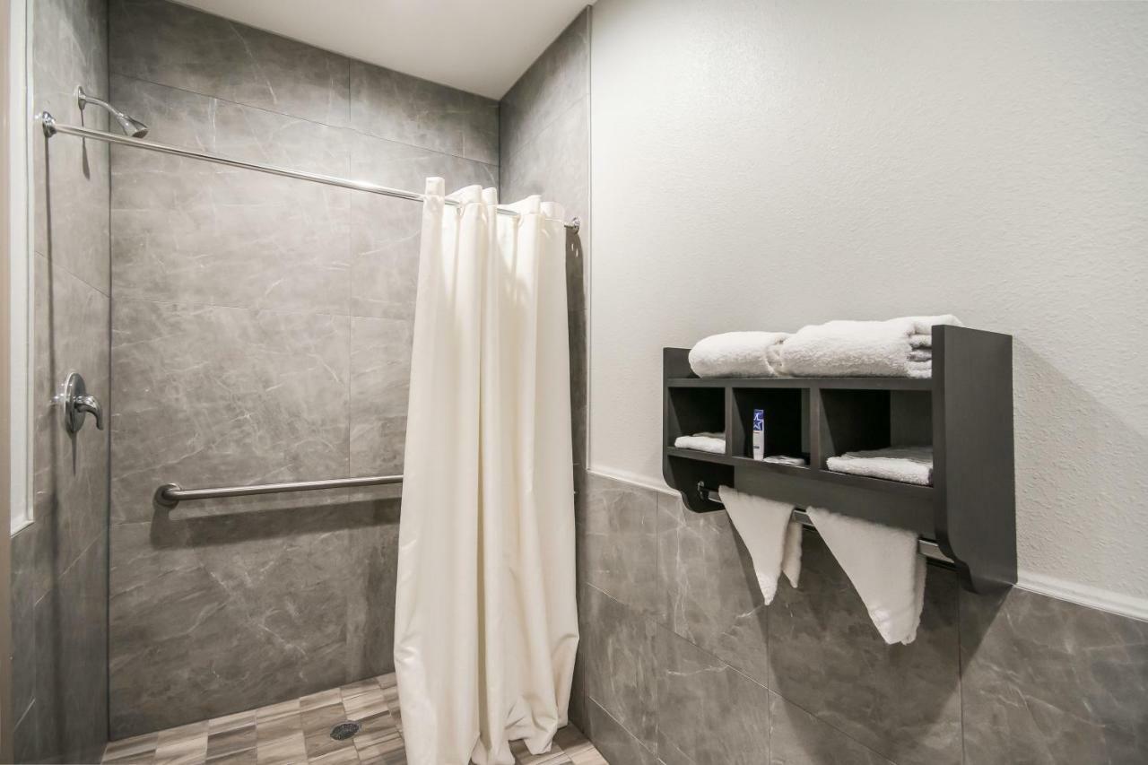 Americas Best Value Inn & Suites Northeast Houston I-610 Exterior foto