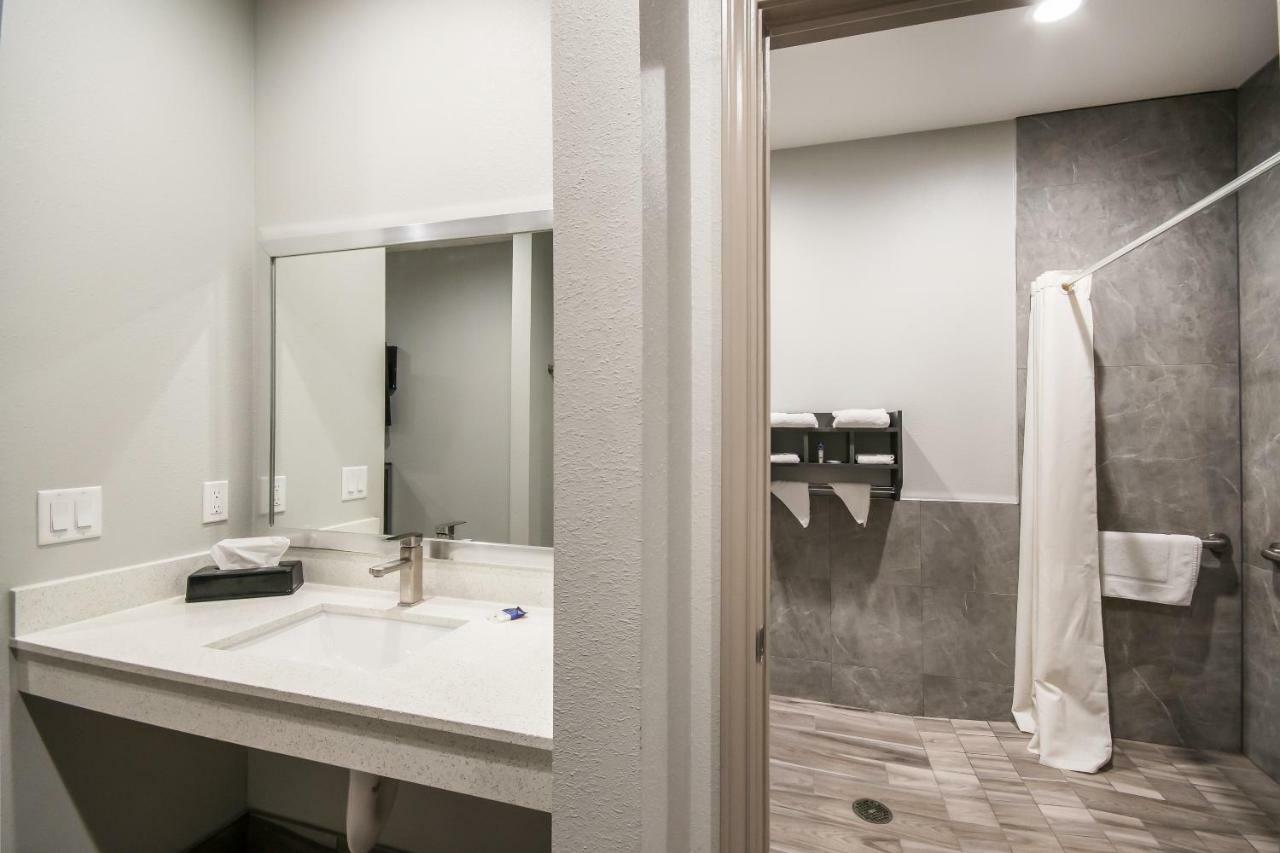 Americas Best Value Inn & Suites Northeast Houston I-610 Exterior foto