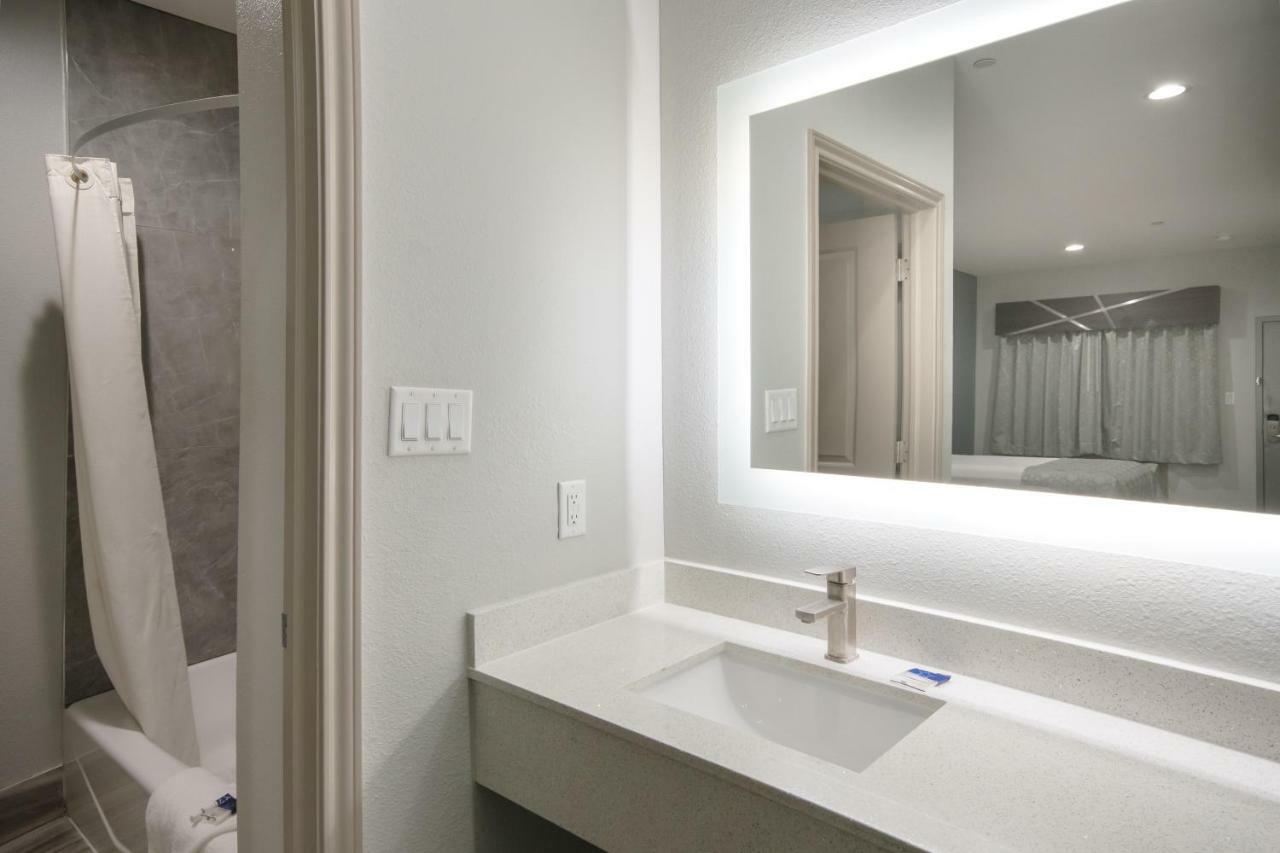 Americas Best Value Inn & Suites Northeast Houston I-610 Exterior foto